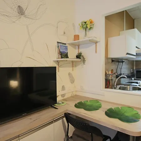 15m2 Avec Terrasse Et Place De Parking 아파트 엑스레뱅